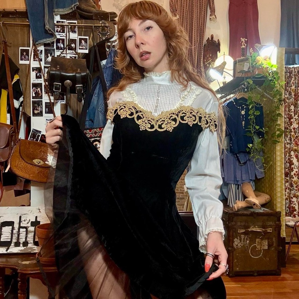 ‘80s GUNNE SAX velvet dress